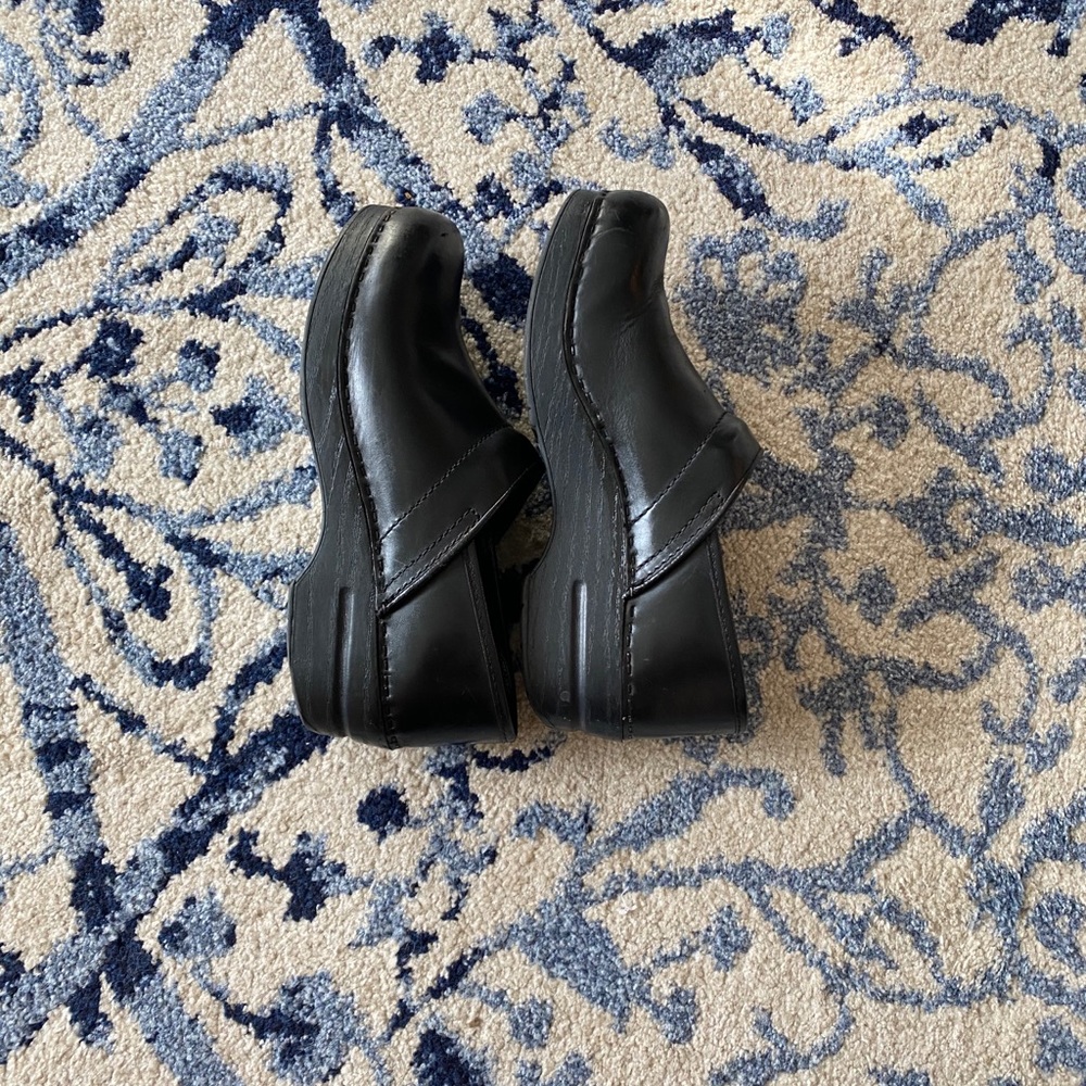 Black Dansko Leather clogs size 39